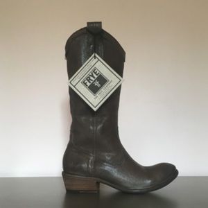 NWT Frye Carson Pull on Boot in Smoke 6.5US
